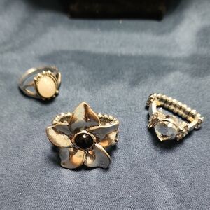 #46 Elegant Silver Flower Ring with Black Stone